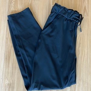 LIKE NEW Stretch High-Rise Pant 7/8 Length